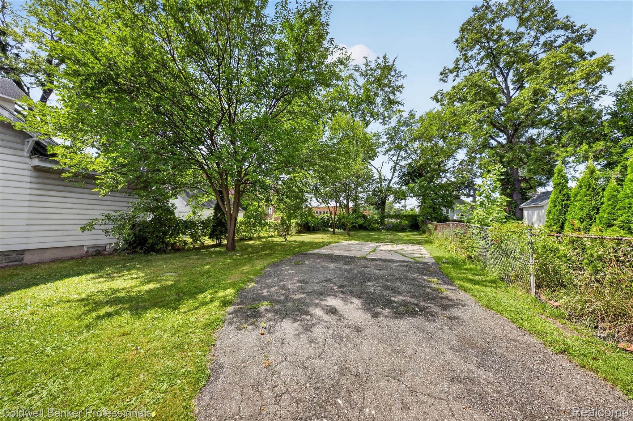 43 Dwight Ave Avenue