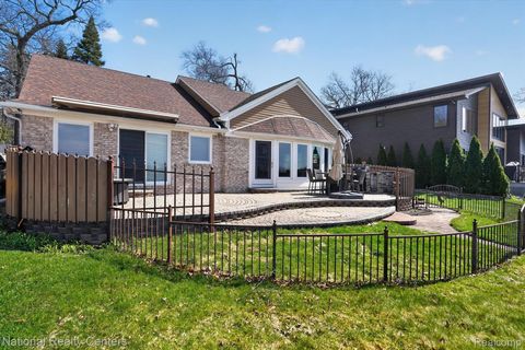 560 Black Oaks Trail Howell City MI 48843