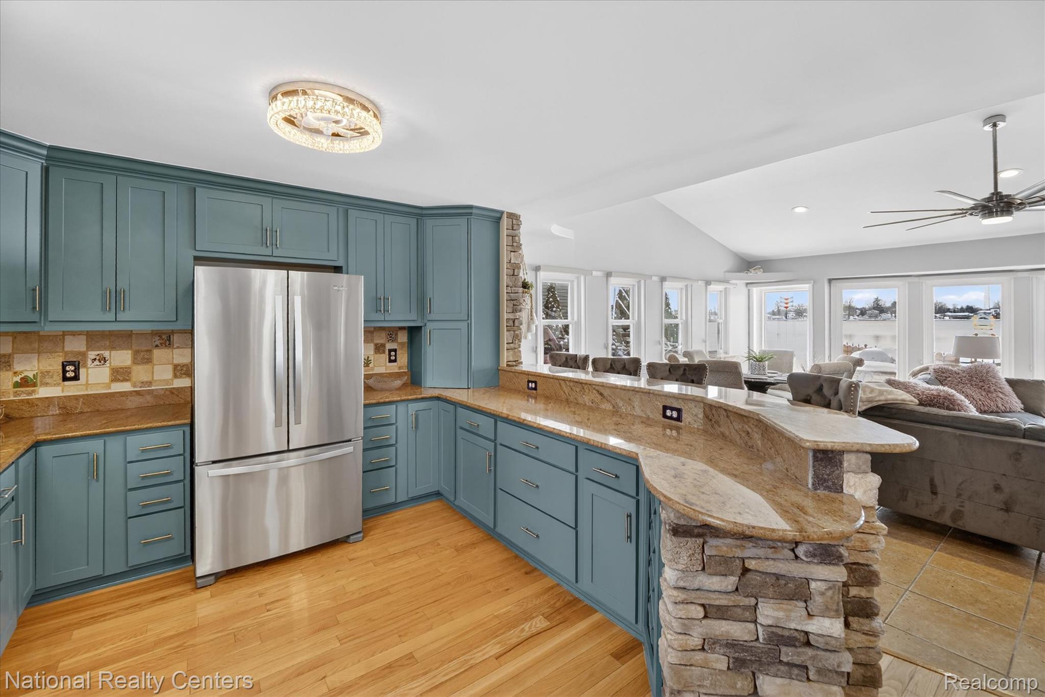 560 Black Oaks Trail