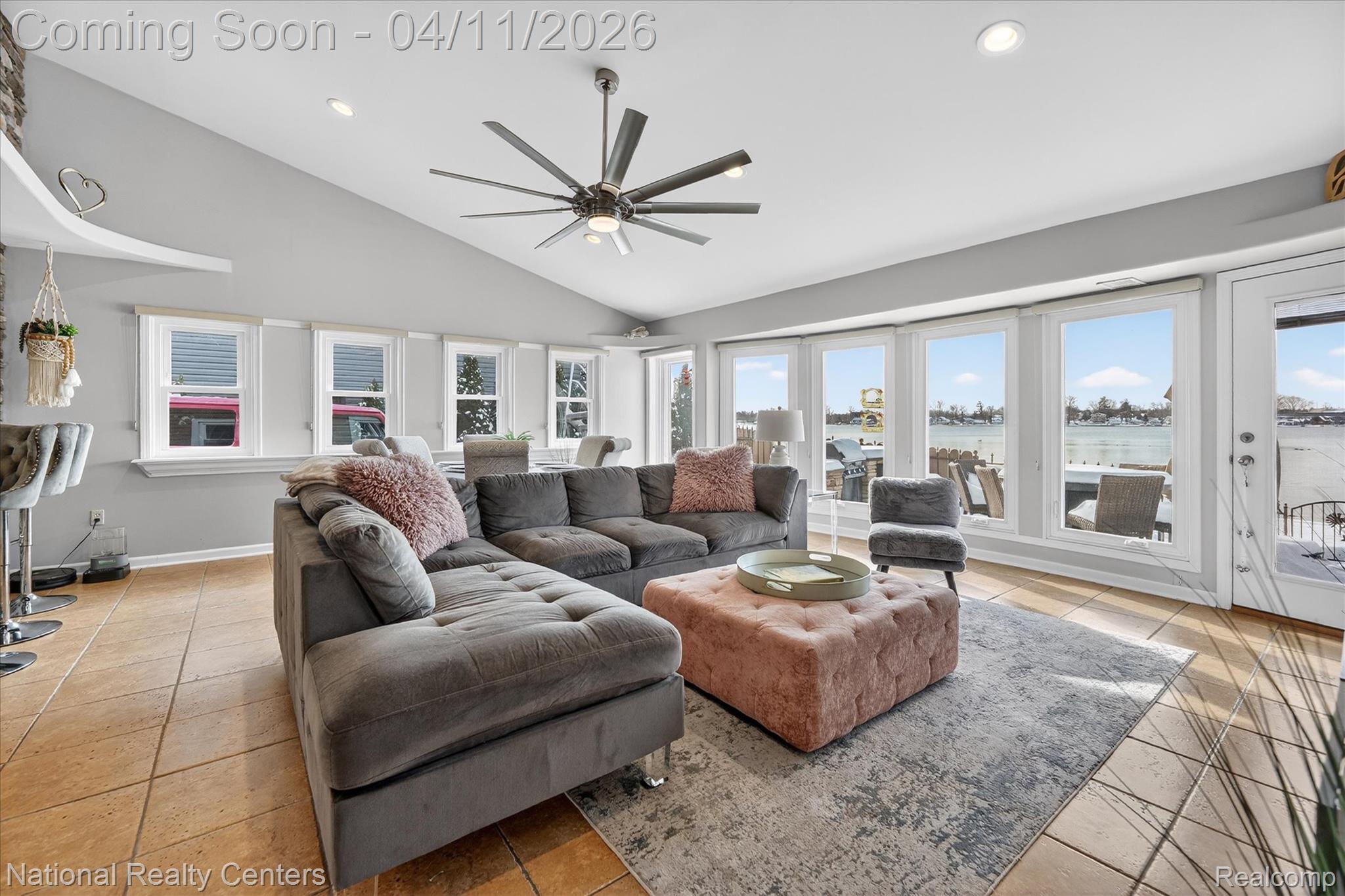 560 Black Oaks Trail