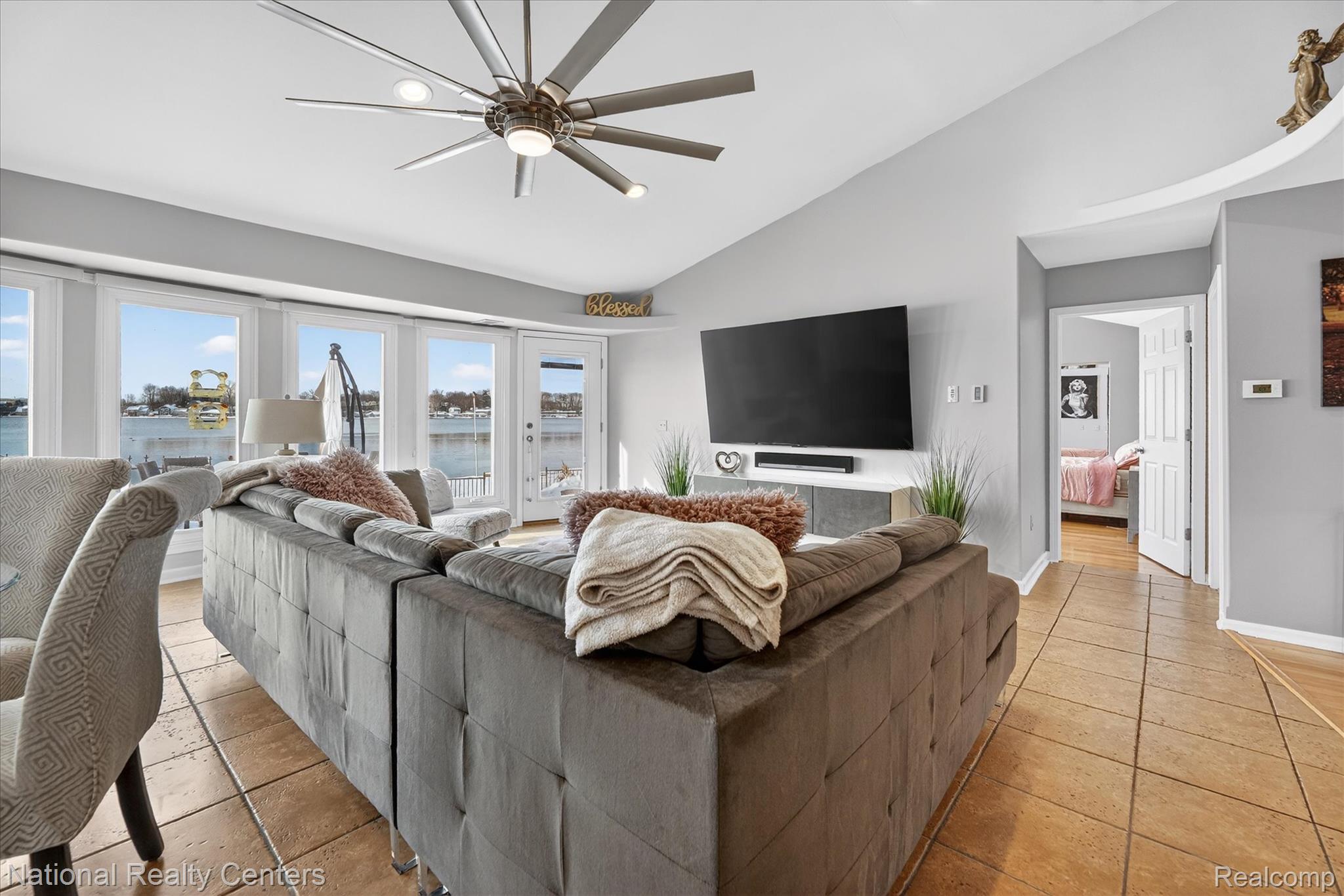 560 Black Oaks Trail