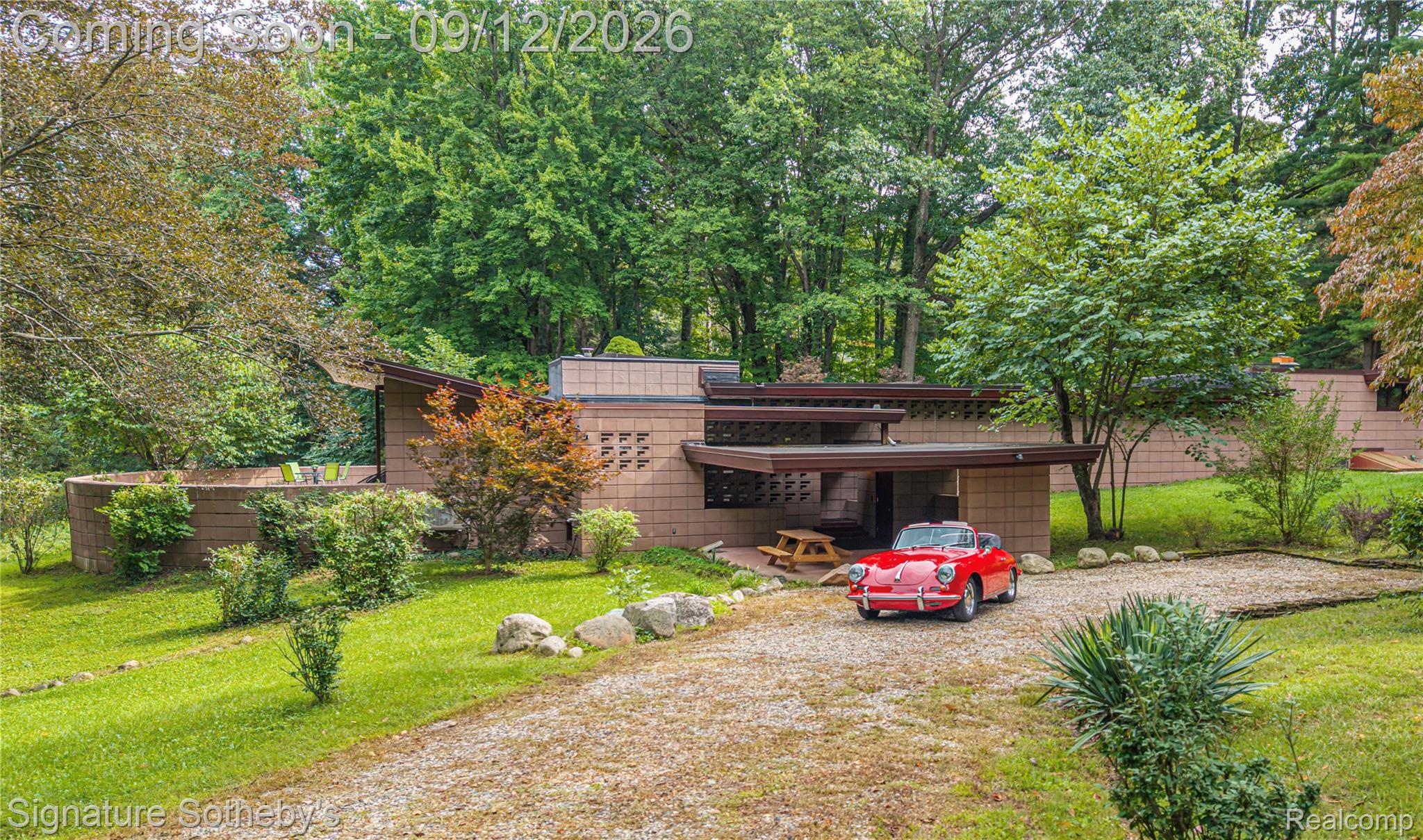 11090 Hawthorne Drive