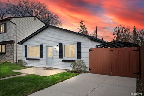 7256 Deering Street Westland City MI 48185