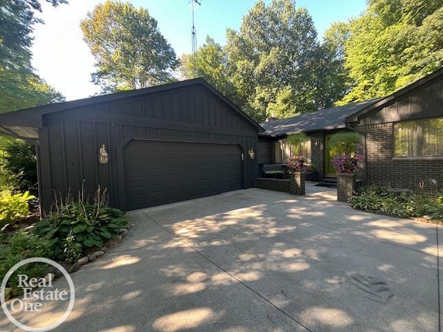 3629 W Surrey Lane