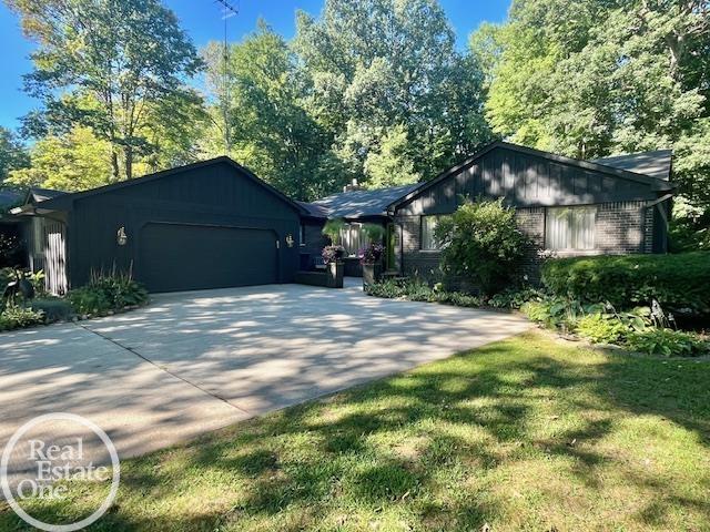 3629 W Surrey Lane