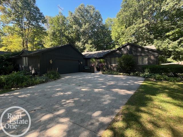 3629 W Surrey Lane