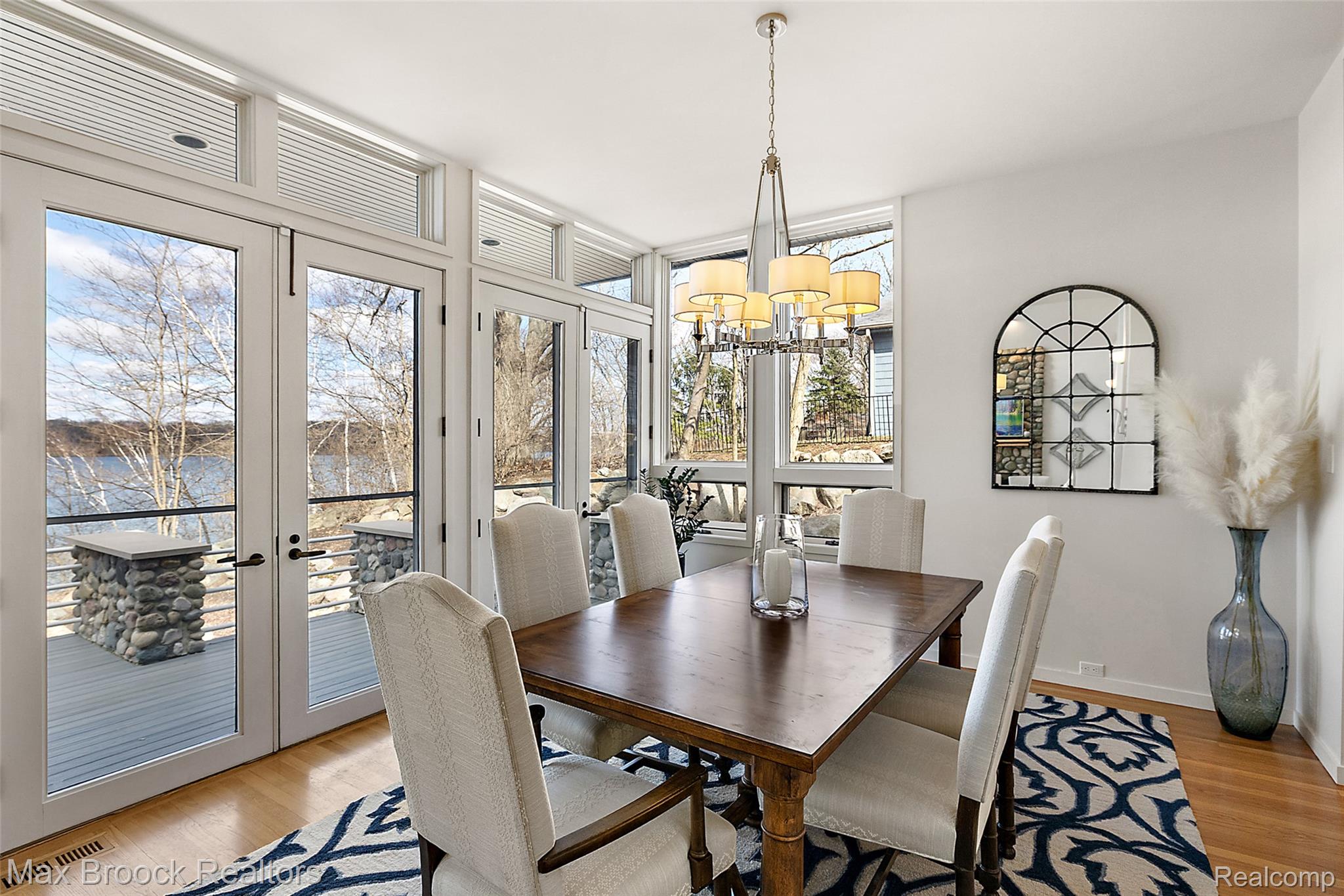 850 Lake Angelus Shores