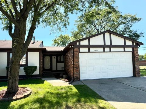 13510 Angela Drive Warren City MI 48088