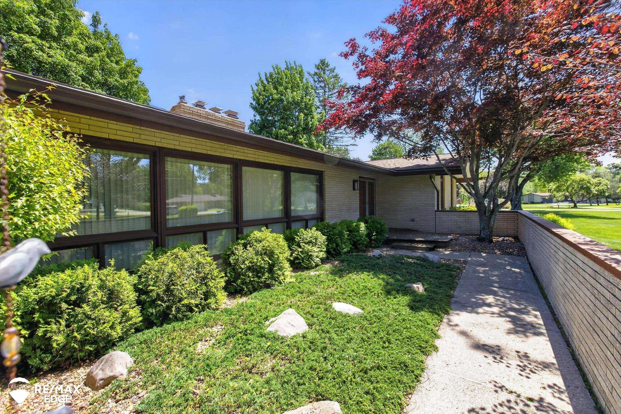 2210 N Sycamore Drive