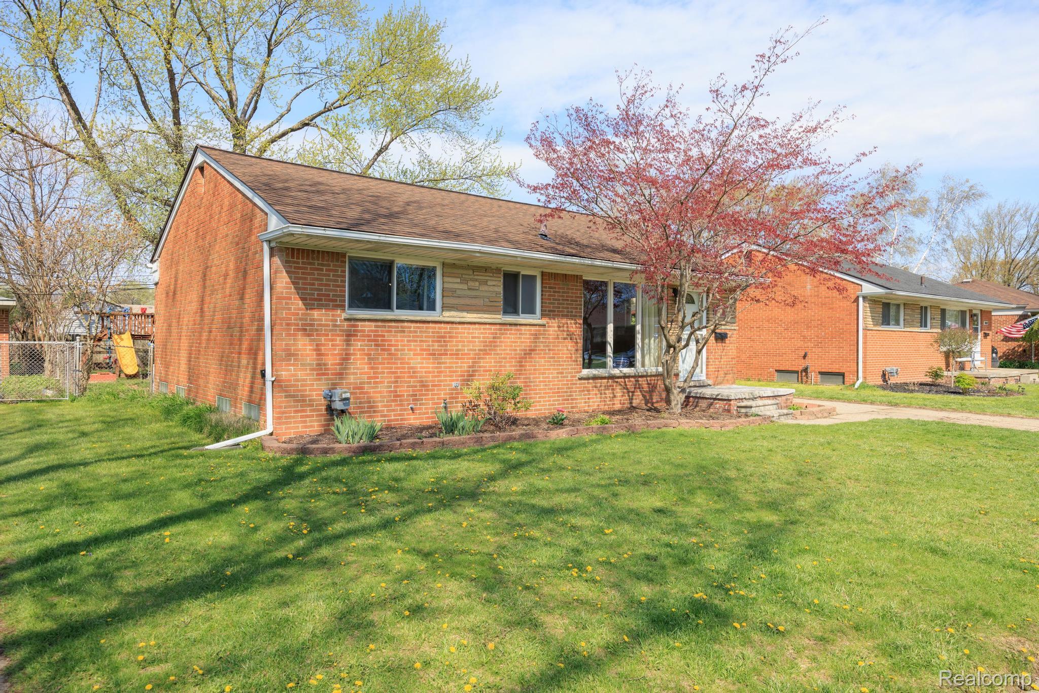 25515 Patricia Avenue