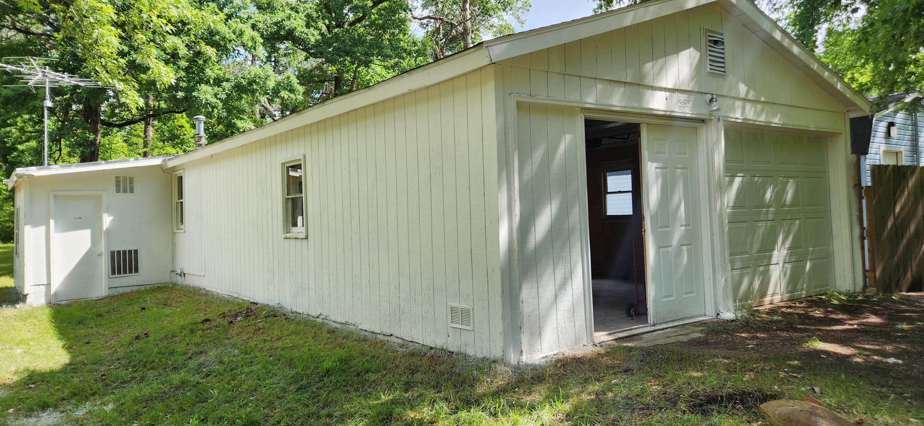 383 W 8 Mile Road