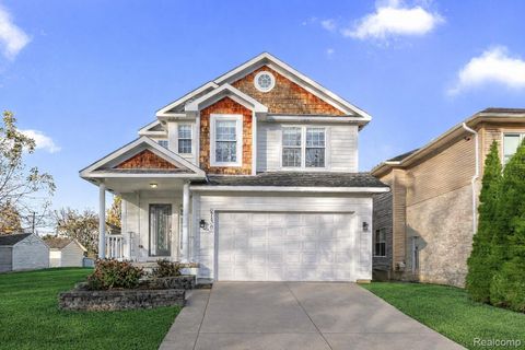 2136 Brock Street Keego Harbor City MI 48320