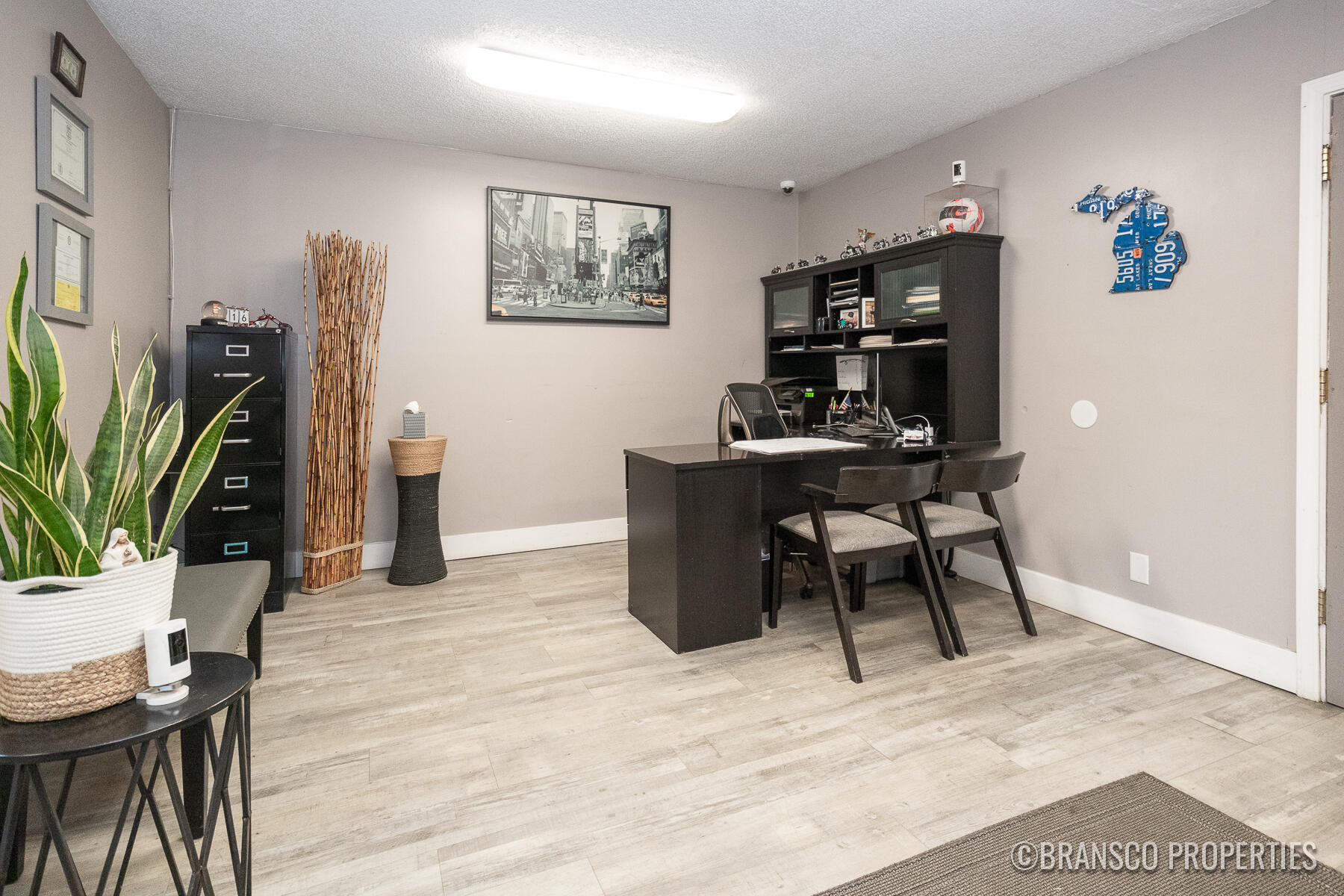 2960 Division Avenue S