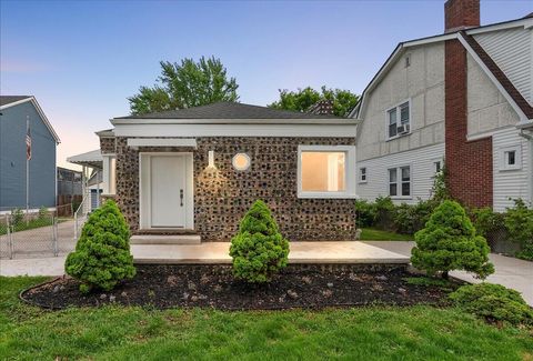 Photo of 39 W Elza Avenue, Hazel Park City, MI 48030 (MLS # 81026023731)