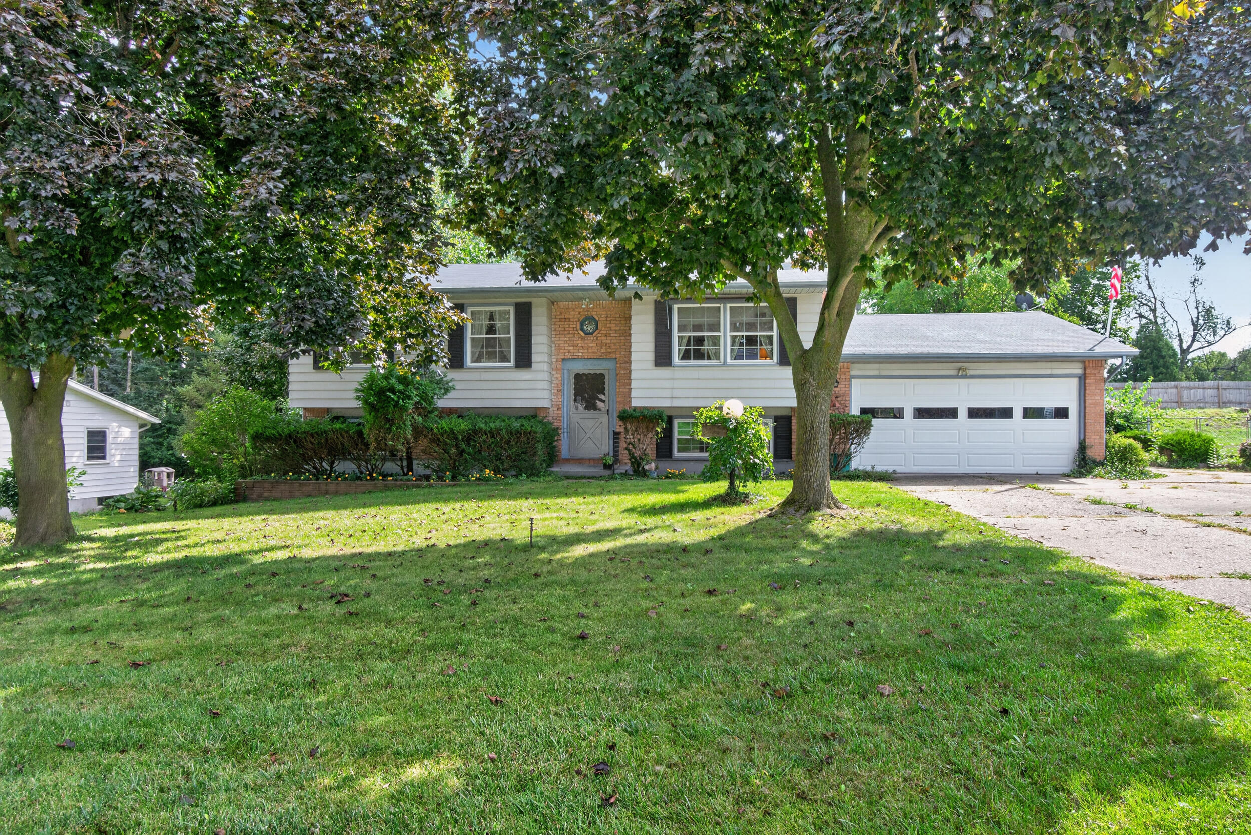 611 Charleston Road