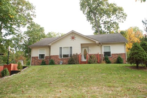 3734 Navarra Avenue White Lake Charter Township MI 48383