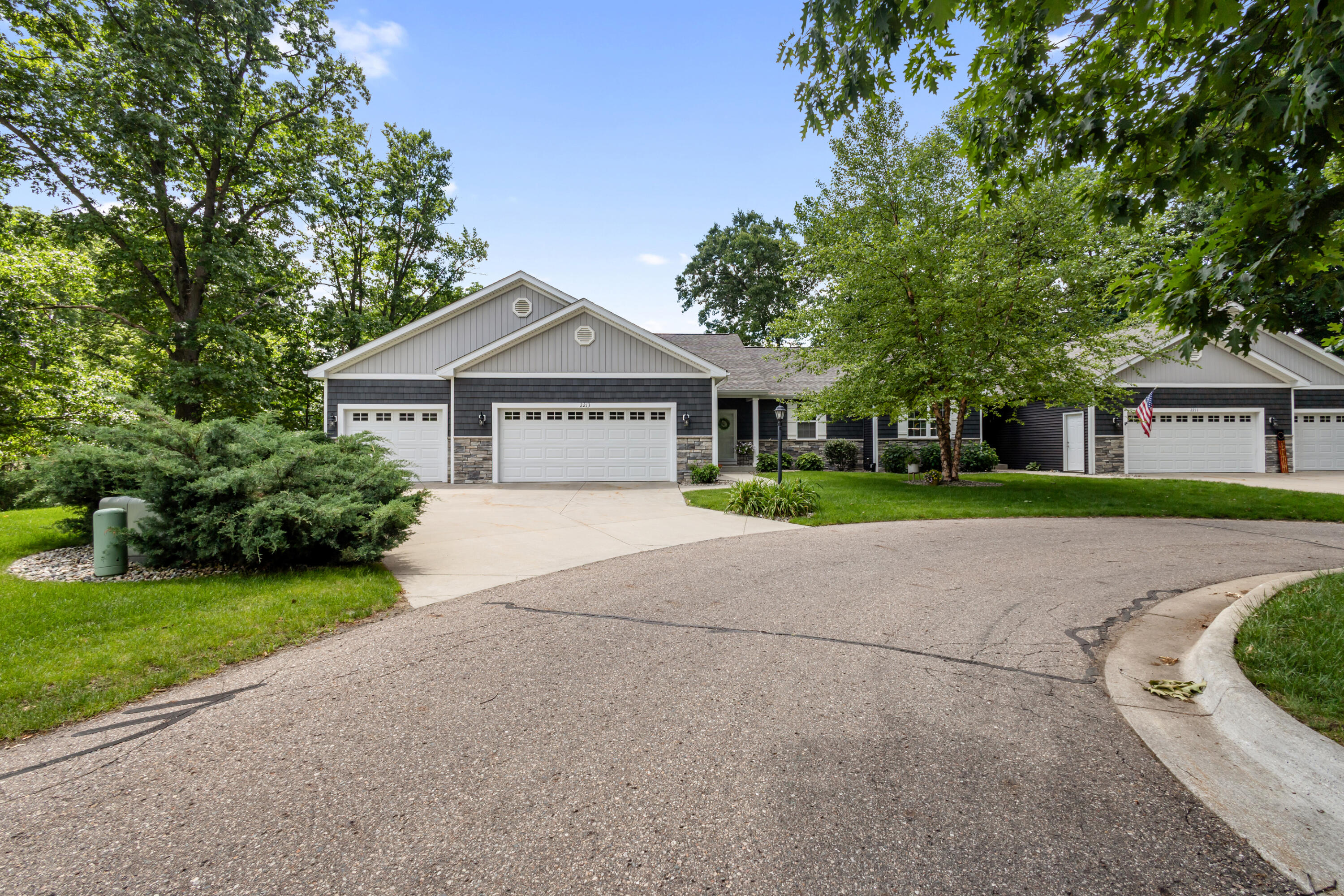 2213 Hunters Pond