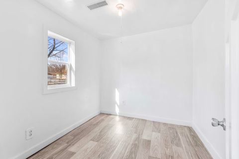 Tiny photo for 100 Wiltshire Avenue, Battle Creek City, MI 49015 (MLS # 64026006016)