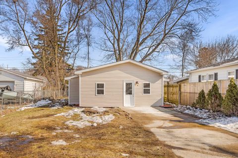 Photo of 100 Wiltshire Avenue, Battle Creek City, MI 49015 (MLS # 64026006016)