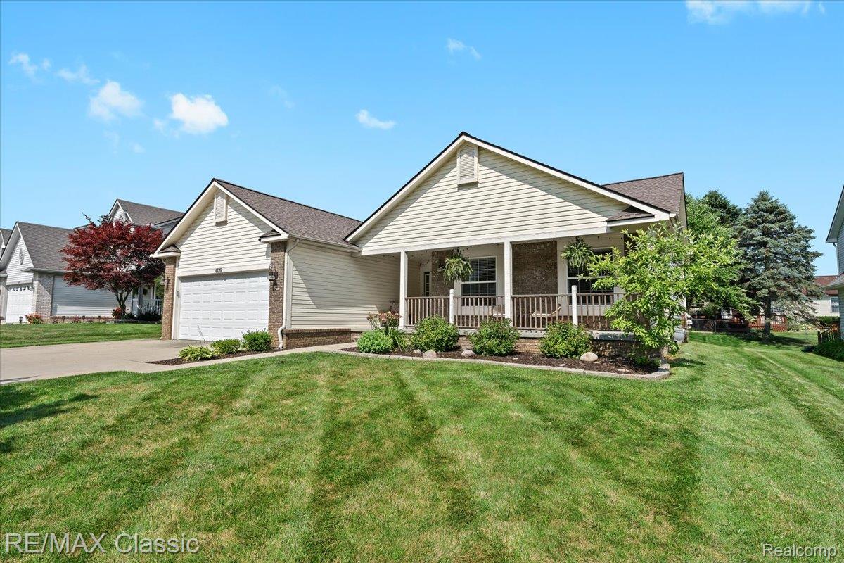 4176 W Pointe Drive