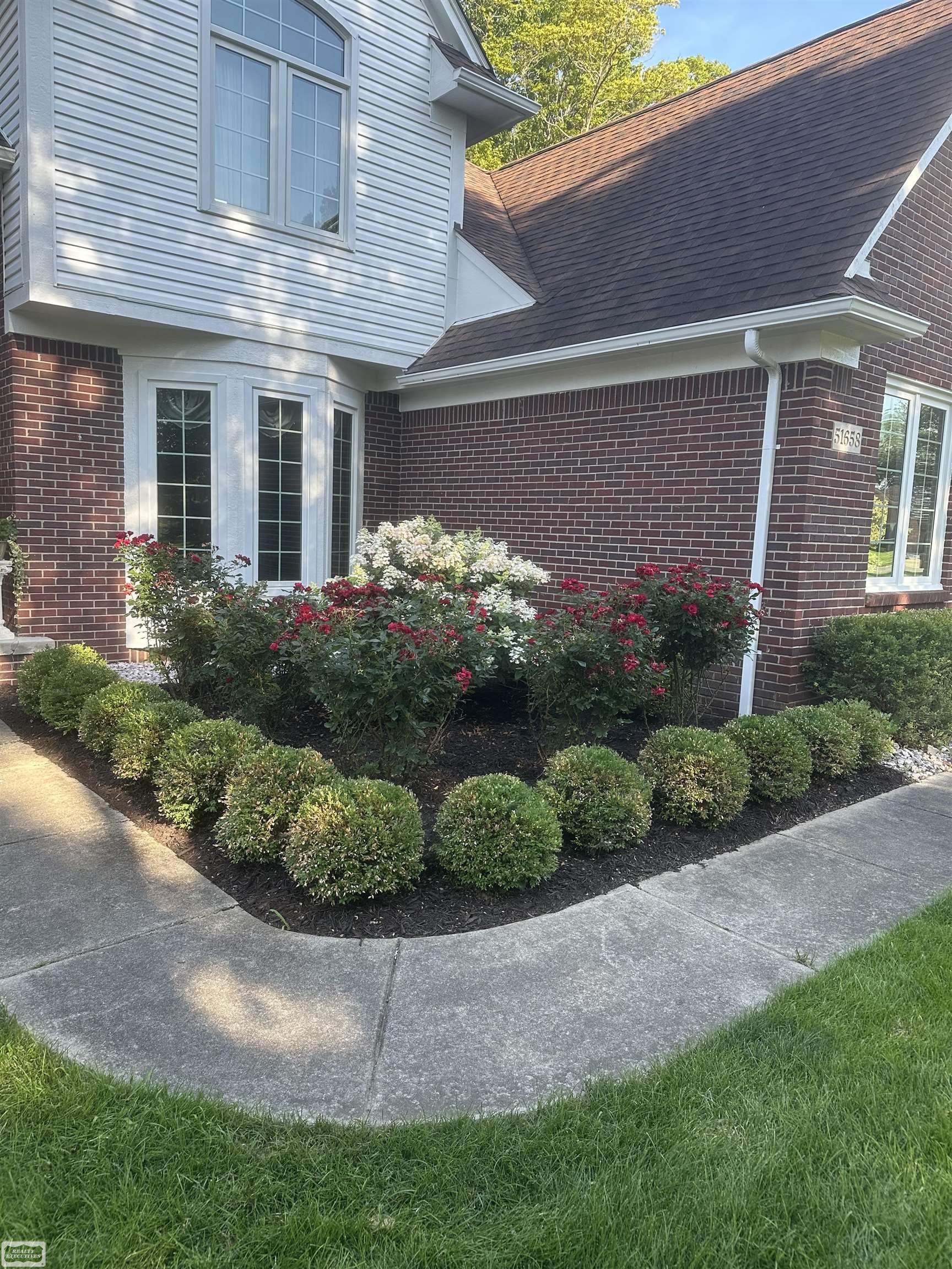 51658 Colonial Drive