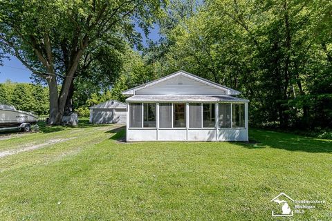 Photo of 13838 Bayside Drive, Monroe Charter Township, MI 48161 (MLS # 57050209549)