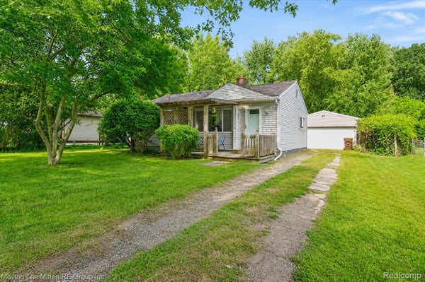 21847 FENSTER ST, BELLEVILLE, MI 48111 - Image 1d052a23b75a3ace6b60f6de4b096ff9/455097201