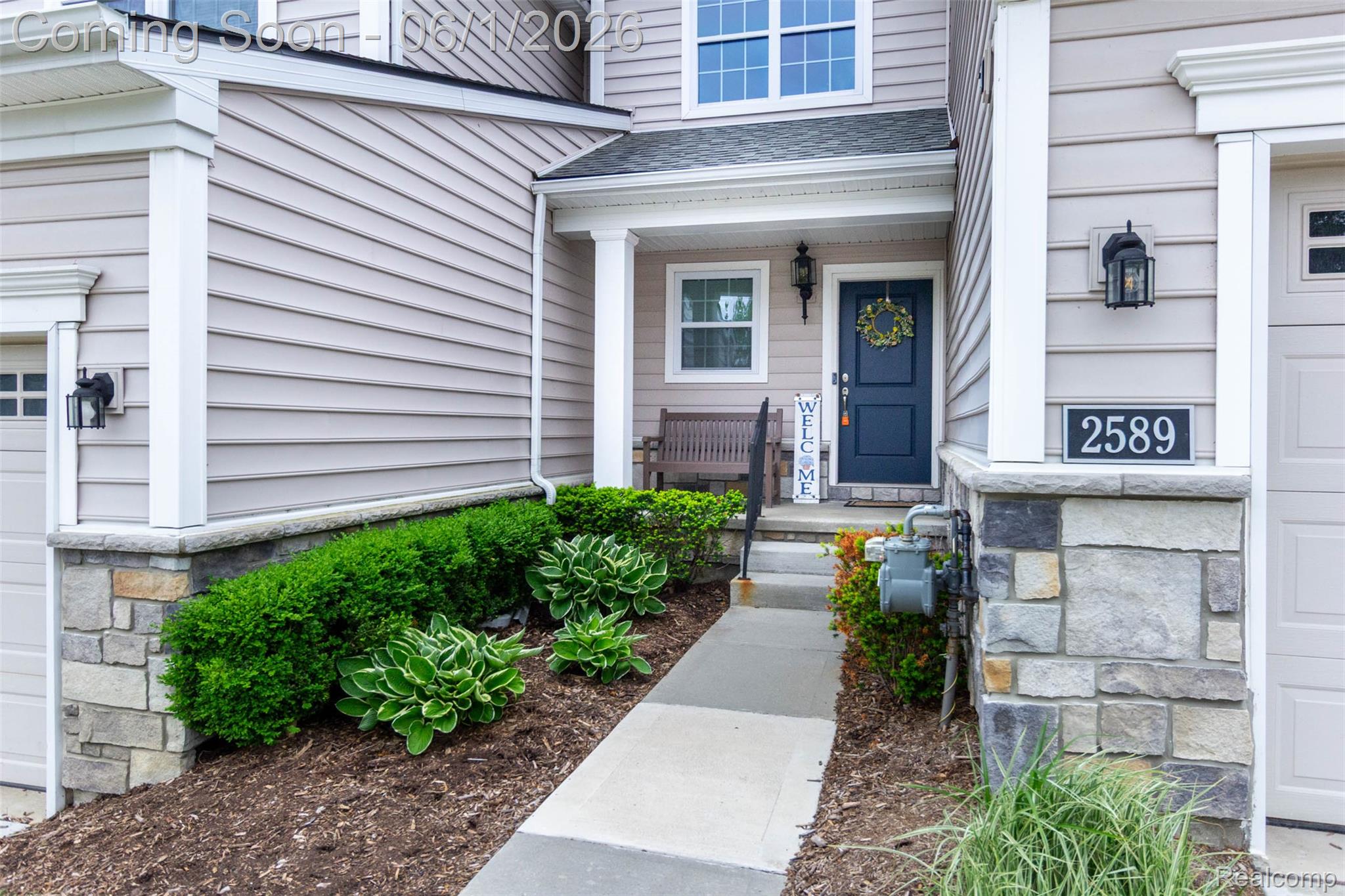 2589 Oxford Circle