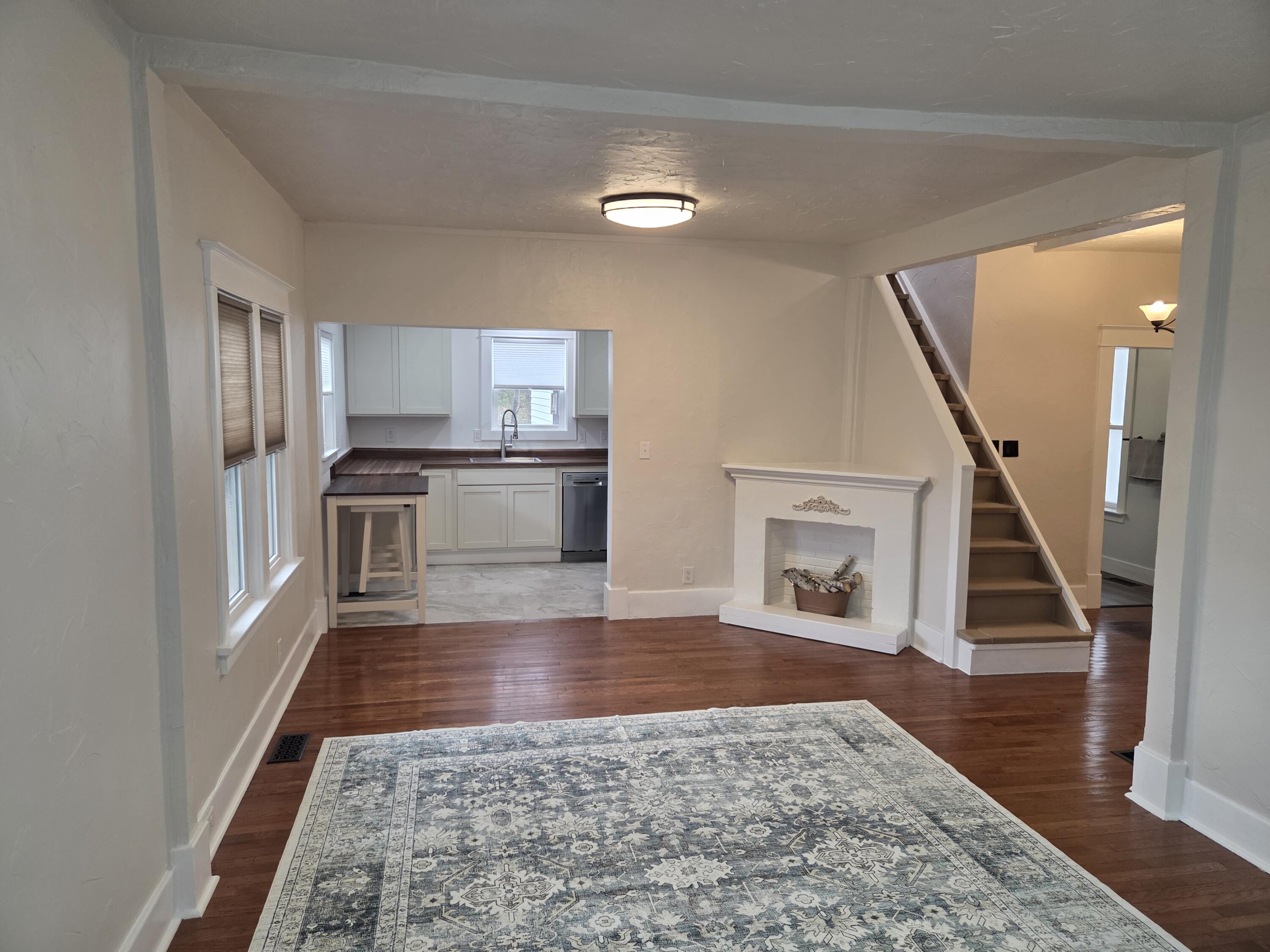 233 Leenhouts Street