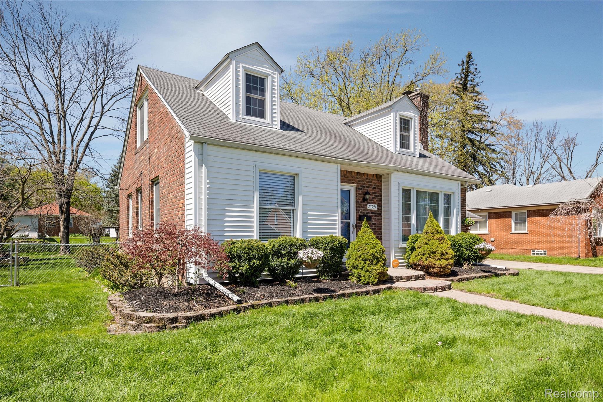 16971 Woodworth