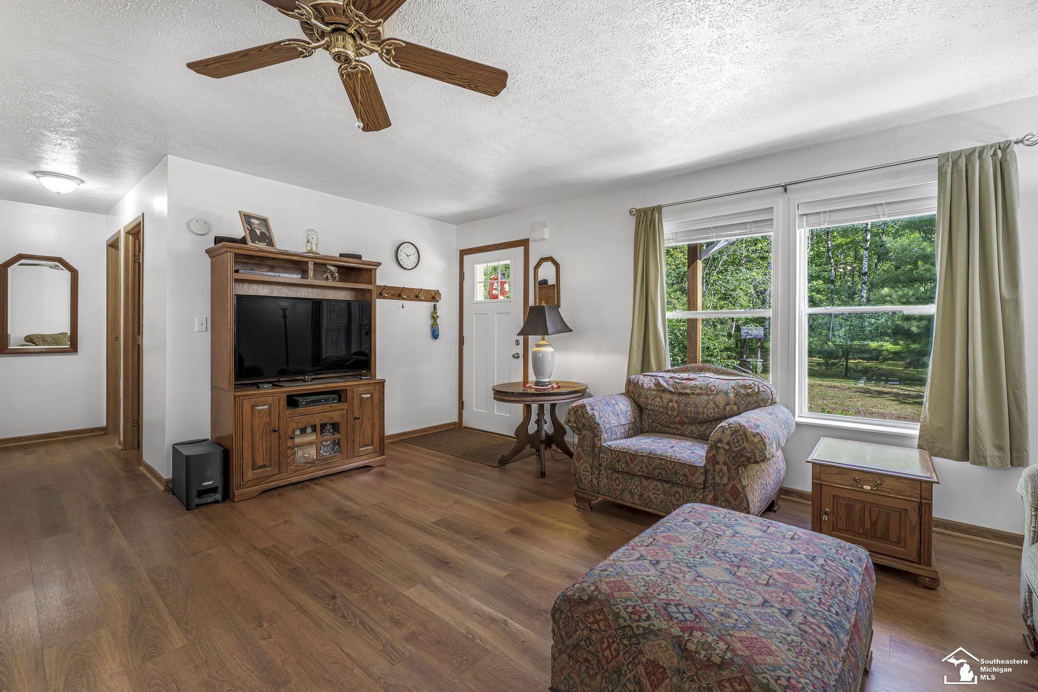 13332 Twin Lk Rd. NE Road