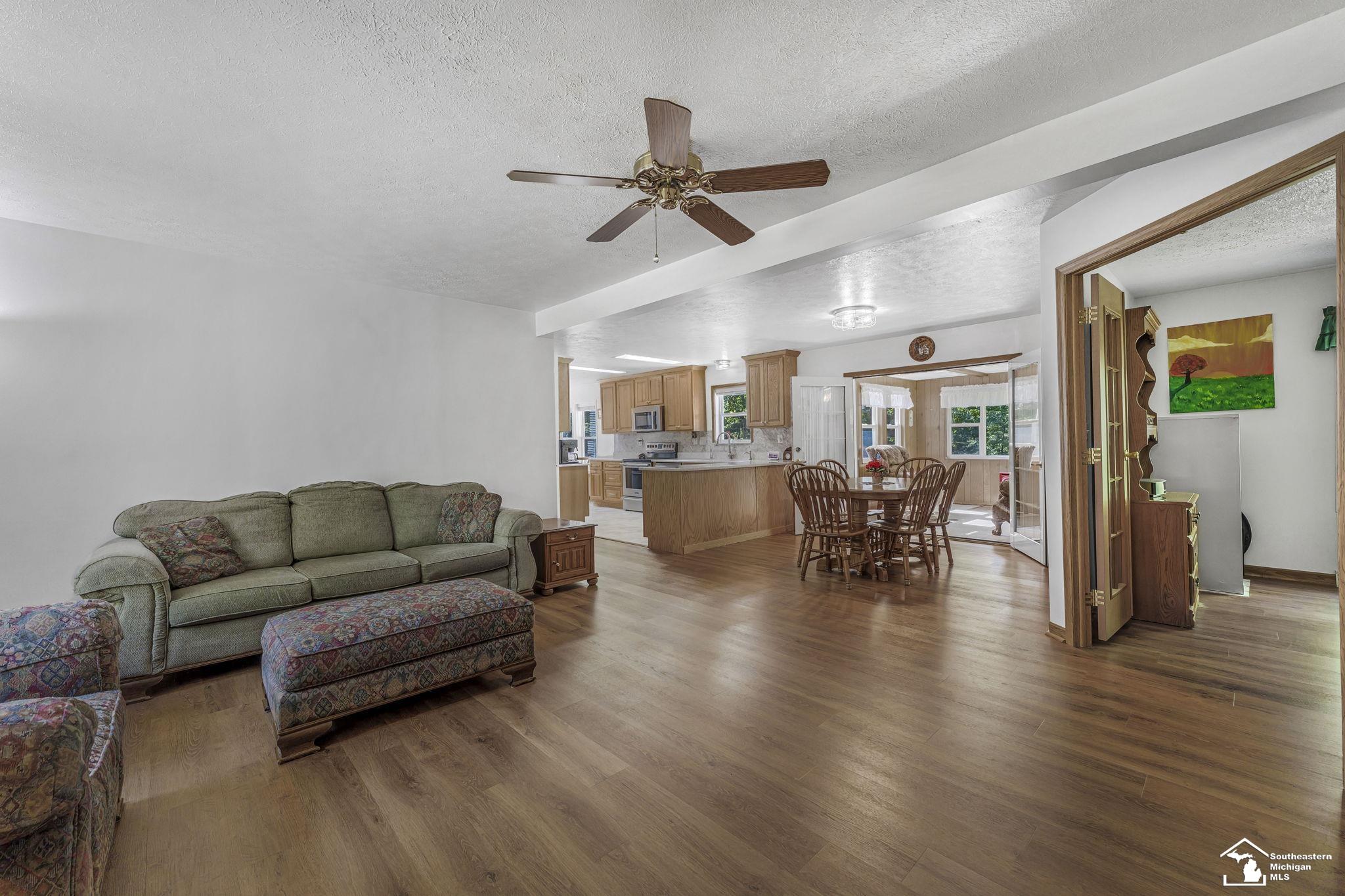 13332 Twin Lk Rd. NE Road
