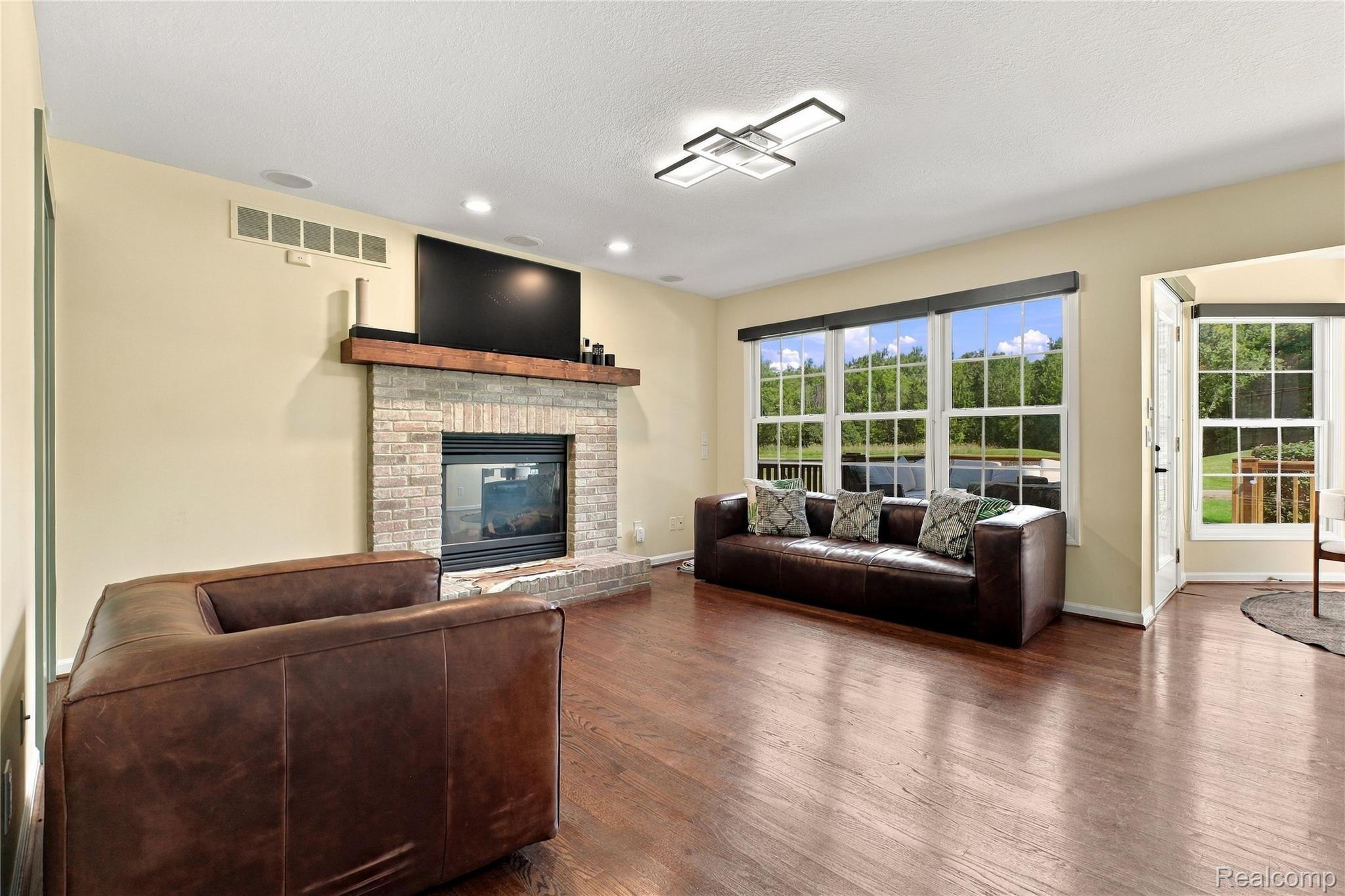 5681 Woodfield Parkway