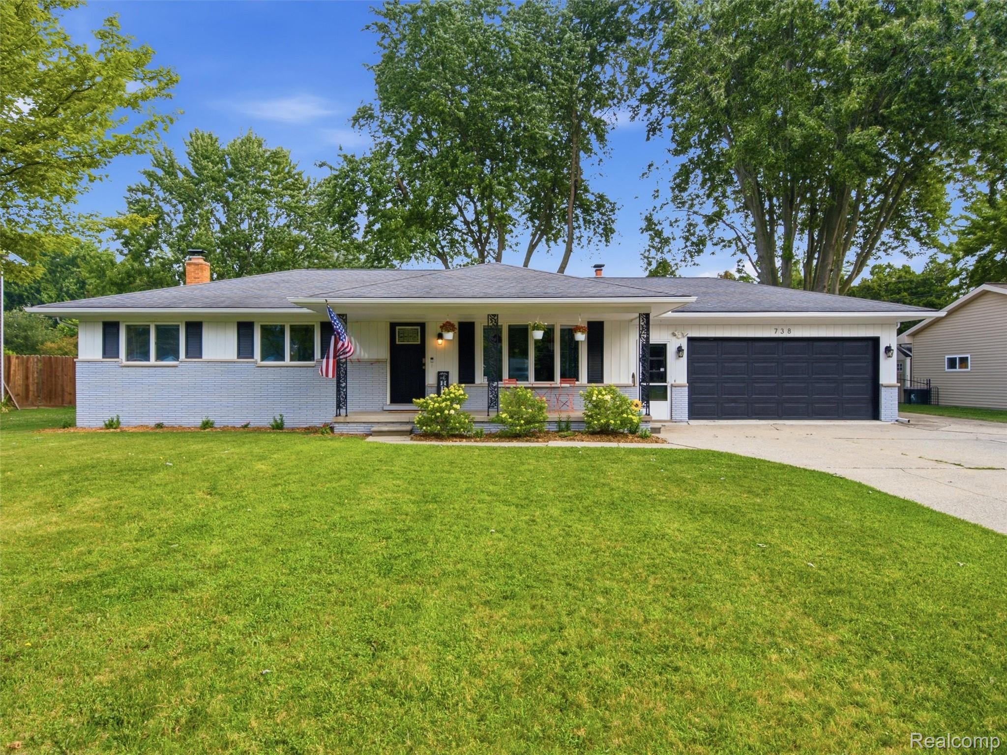 738 6th Street