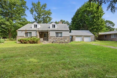 25774 Forestview Drive Southfield City MI 48033