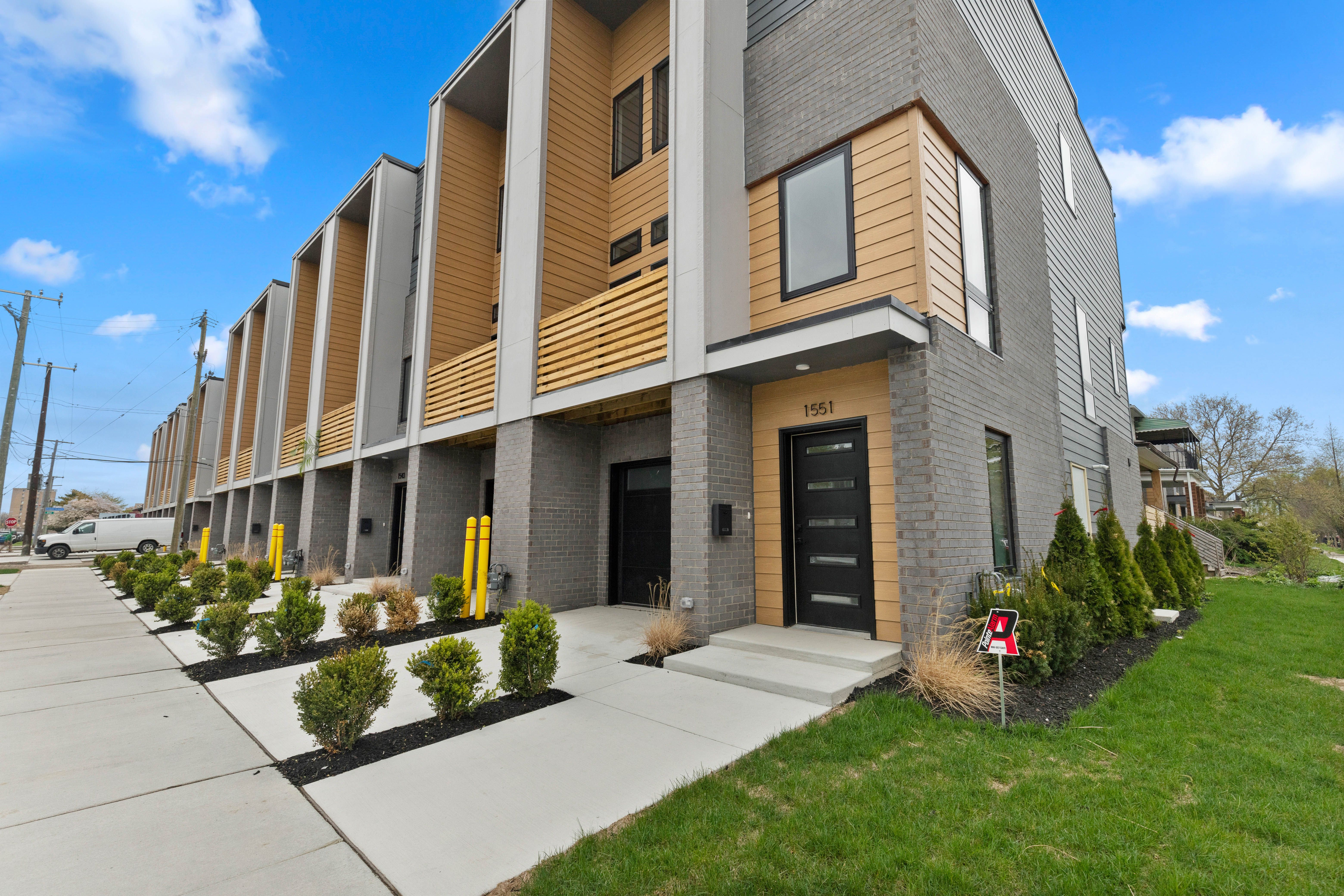 Detroit City, Michigan 48206, United States, 2 Bedrooms Bedrooms, ,3 BathroomsBathrooms,Residential,Pending,114480