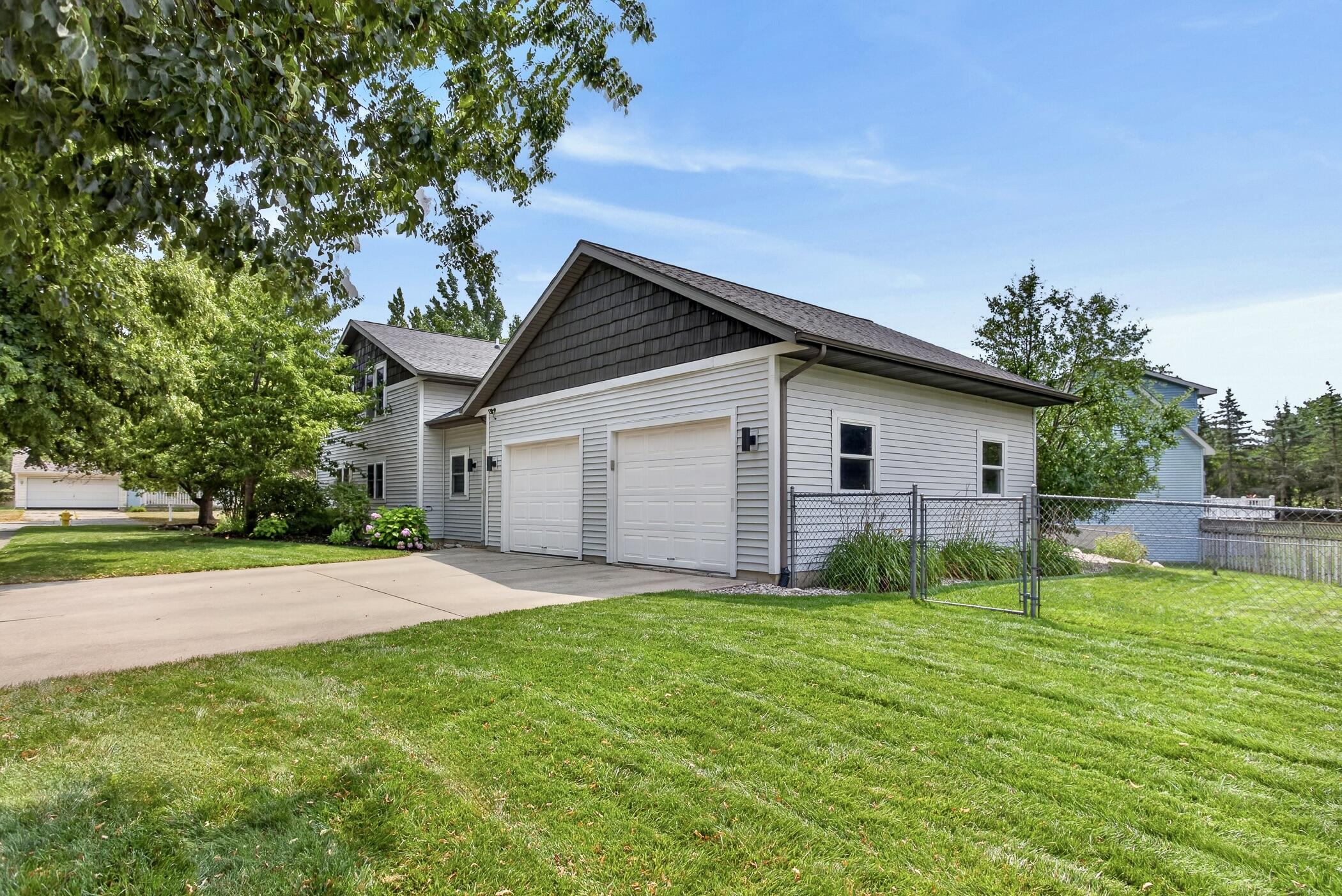 1329 Dewberry Court NE