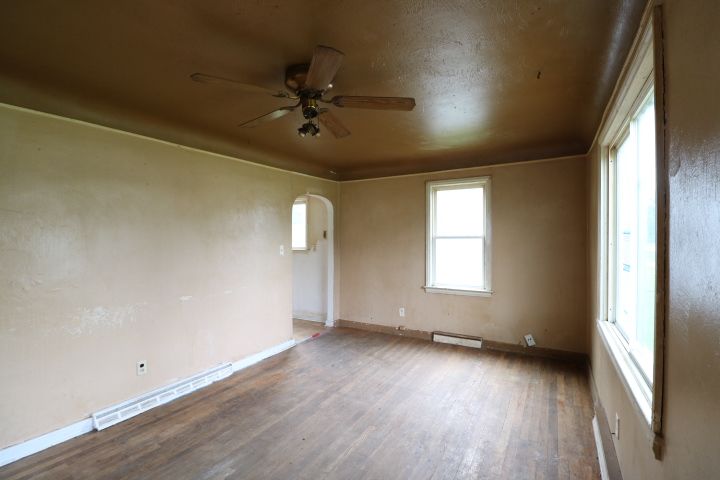 1119 W KLEIN Street