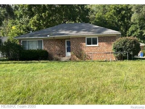 32652 Cadillac Street Farmington City MI 48336