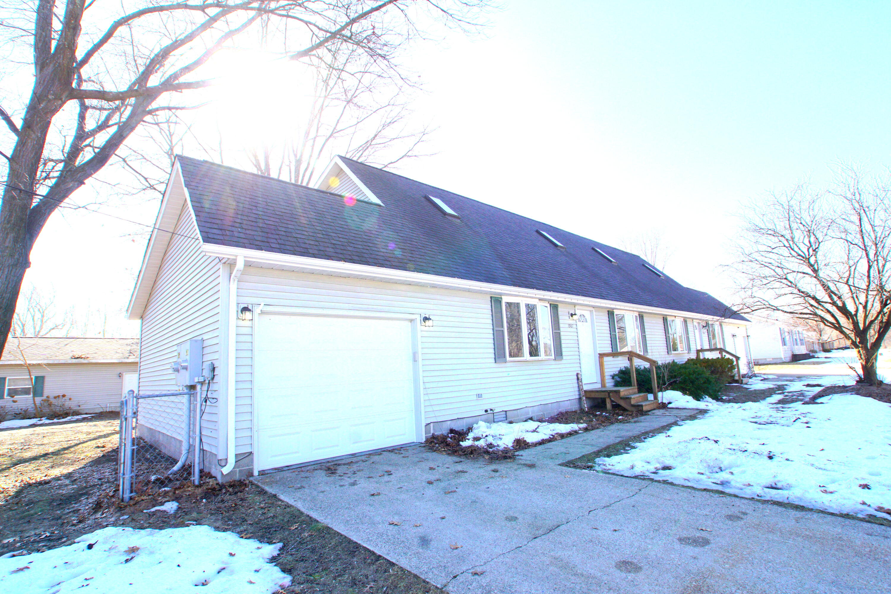 1987 Summerset Drive 1