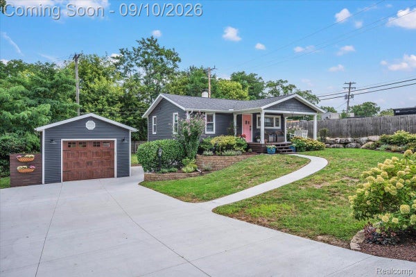 2131 BEECHMONT ST, KEEGO HARBOR, MI 48320 - Image 1d439e284bf84a6cf9e059e87af2cdc0/1037898525