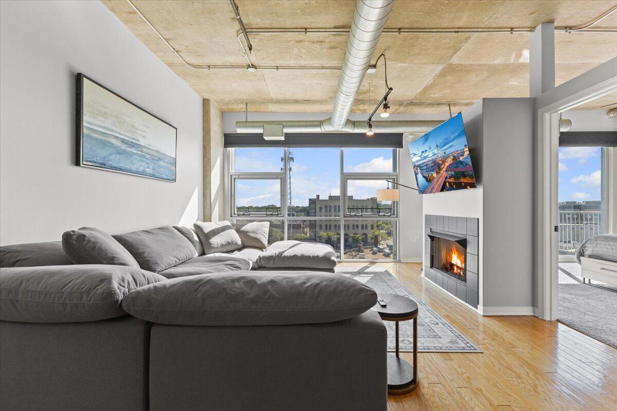 100 W 5th Street 611