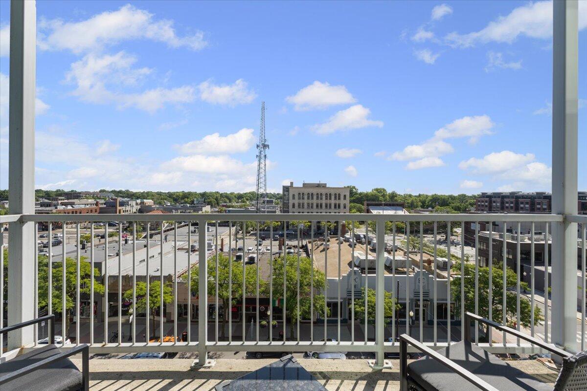 100 W 5th Street 611