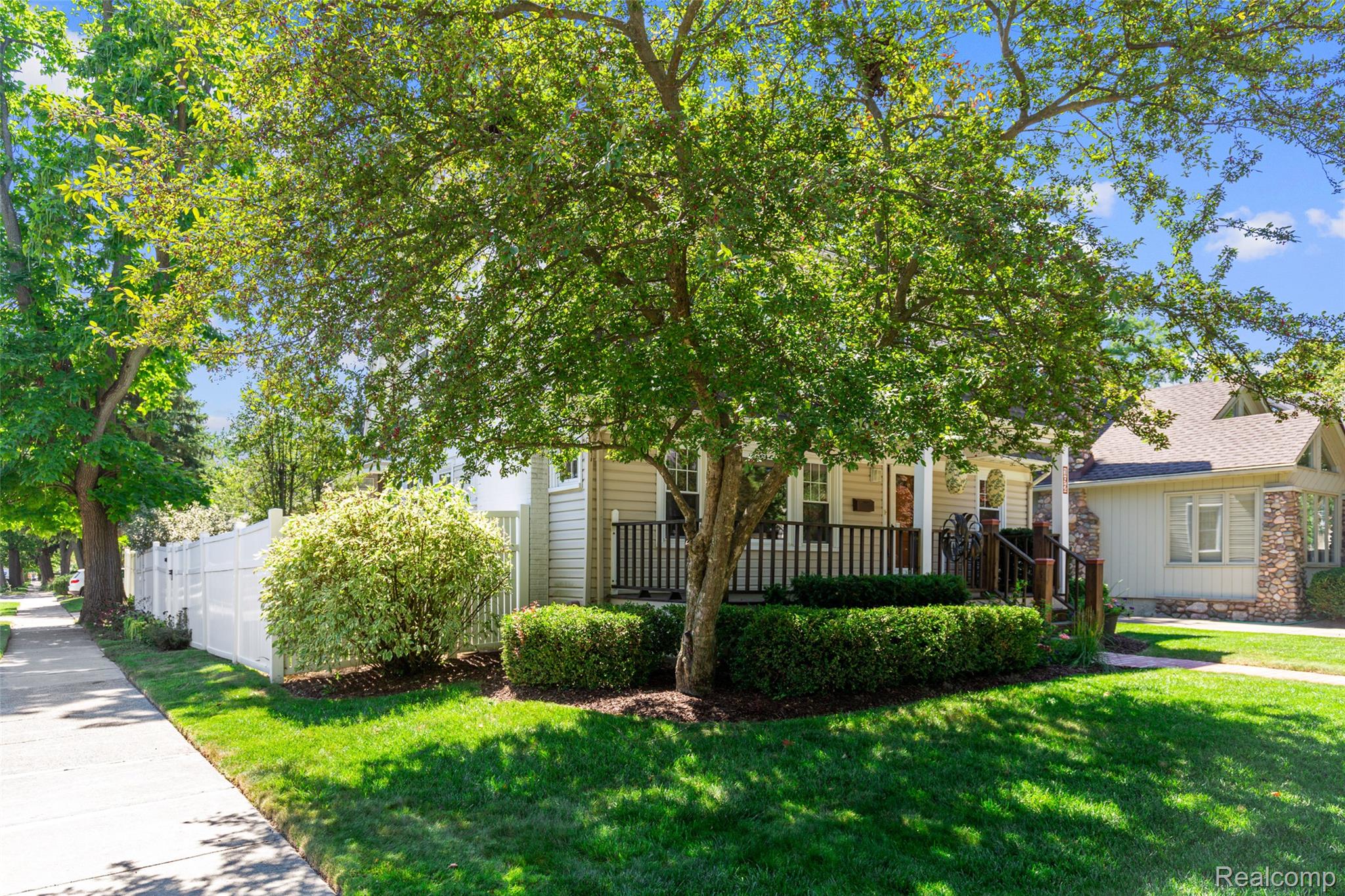 192 E Lincoln Street
