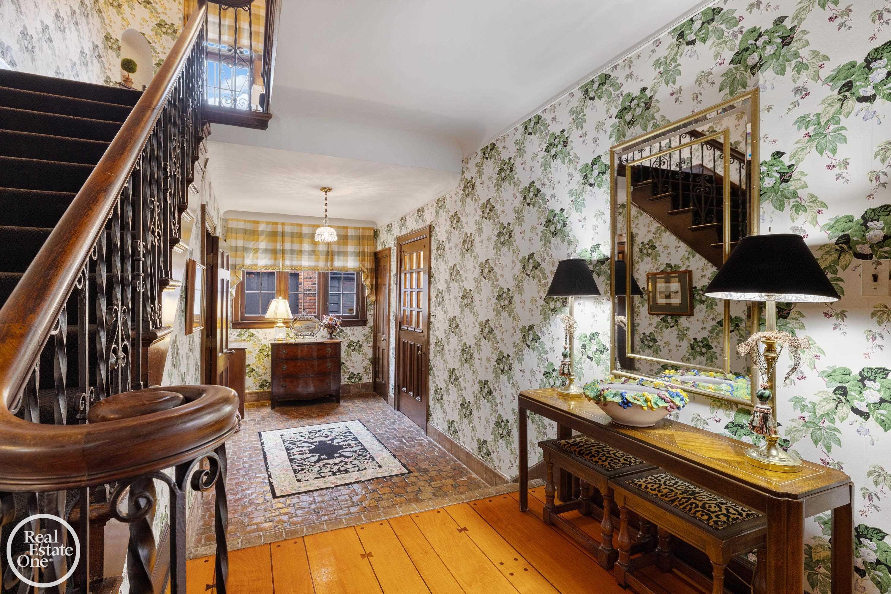 467 University Place