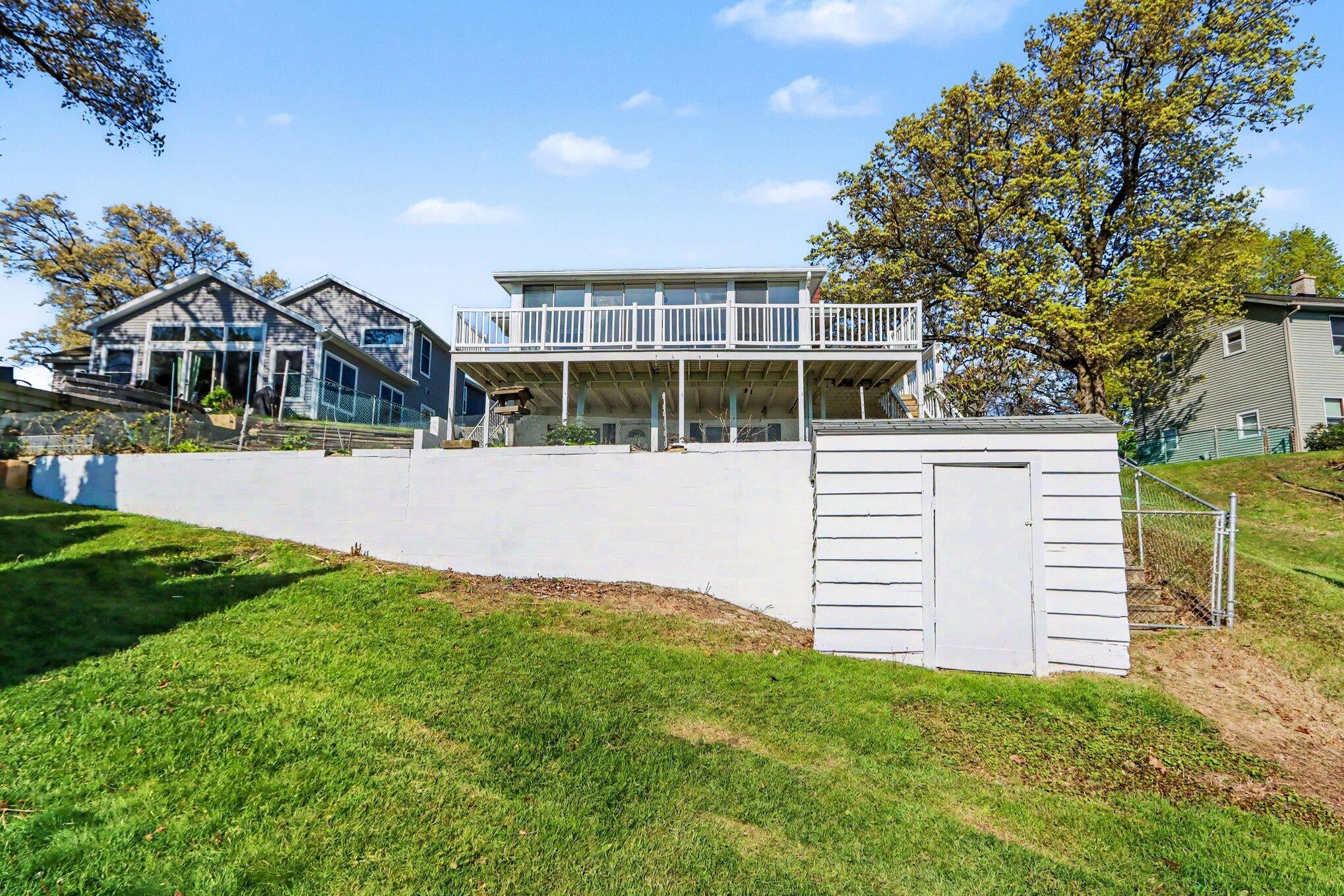 468 W Crooked Lake Drive W