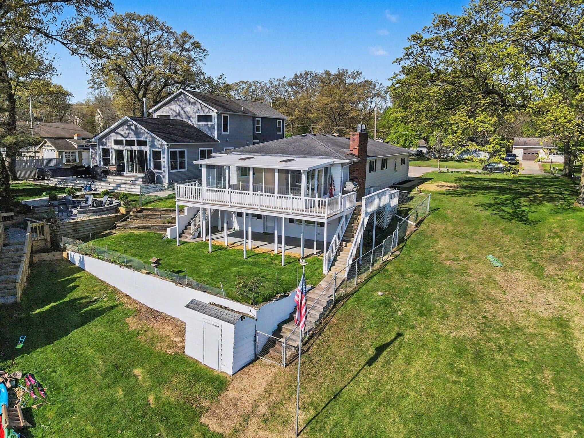 468 W Crooked Lake Drive W