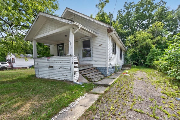 126 E GRACELAWN AVE, FLINT, MI 48505 - Image 1d6e7b2d7698529258d2959c16fdb621/3749099213
