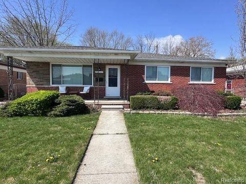 28347 Los Olas Drive Warren City MI 48093