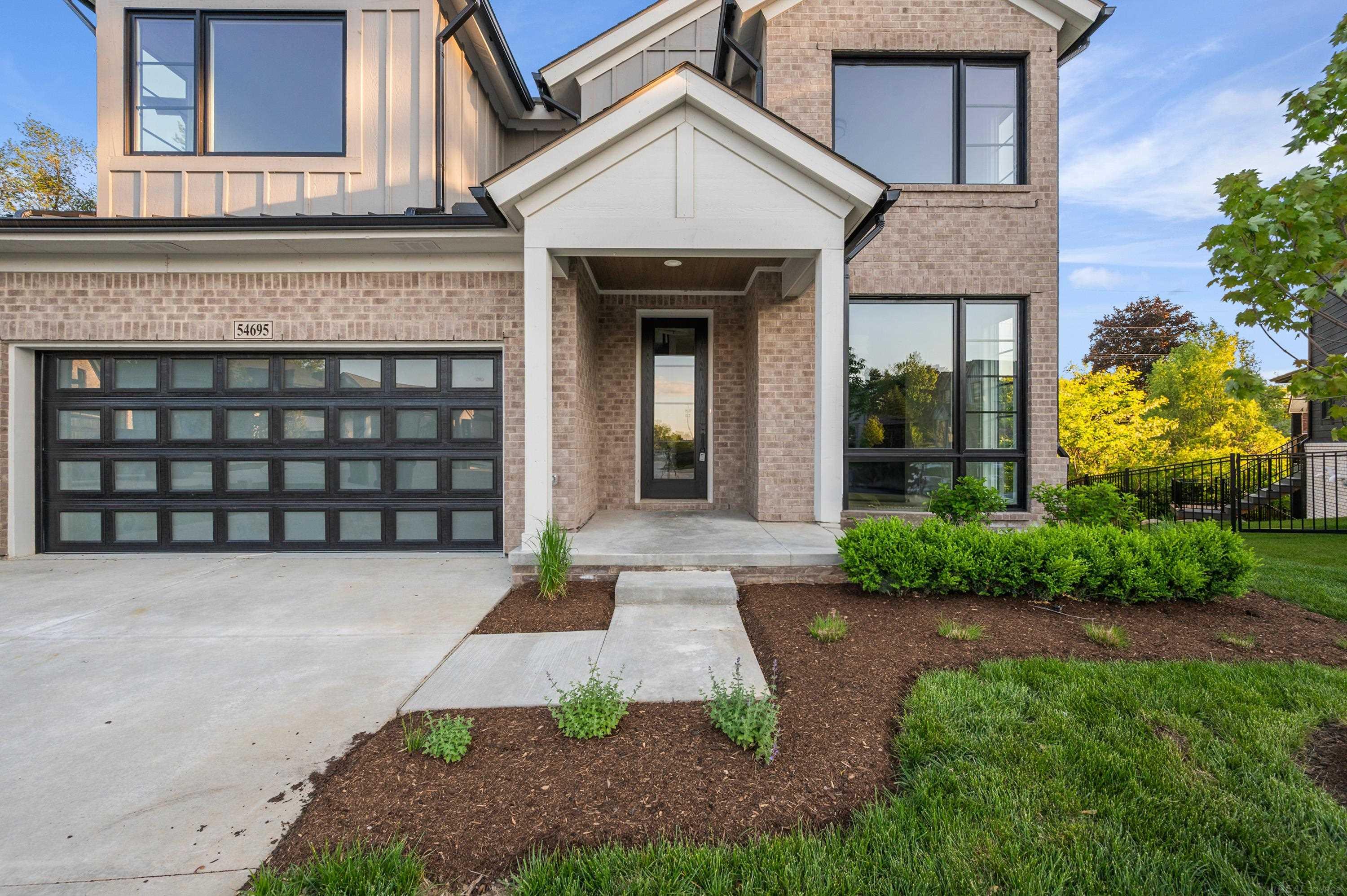 54695 Camden Court